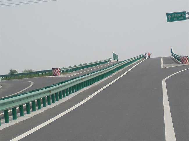 青海高速公路护栏的材质与规格