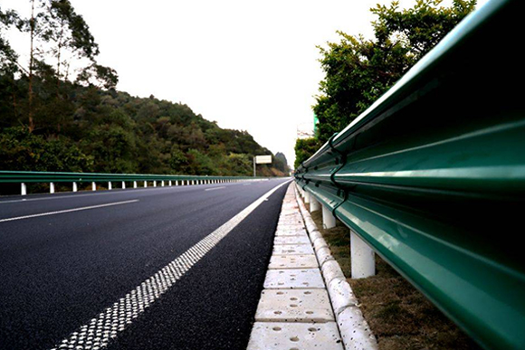 青海高速公路护栏的常用类型
